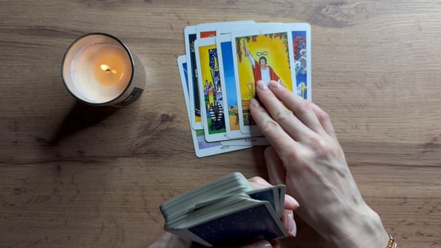 Его мысли, чувства, действия в настоящей момент о ВАС . Таро расклад