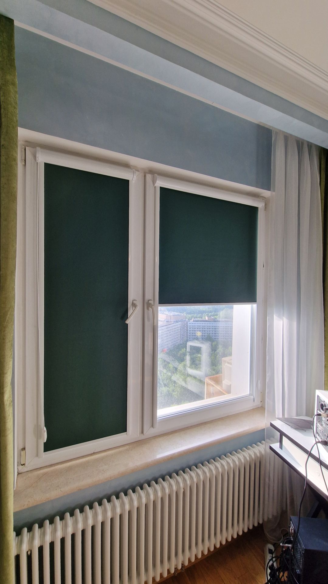 Карина блэкаут. Темно-зеленый. Кассетные рулонные шторы