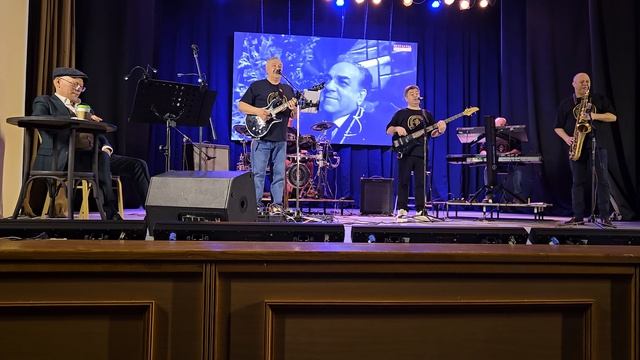 Ни минуты покоя и Не надо печалиться, ВИА Генеральный секретарь