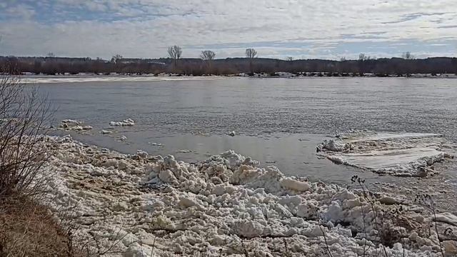 Видео 2. Ледоход на реке Вятке. 04.04.2026 года. ( Продолжение. ) Спокойная, красивая музыка.