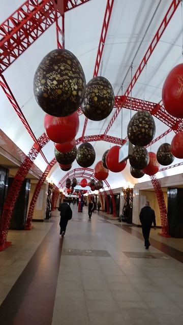 Москва готовится к Пасхи.