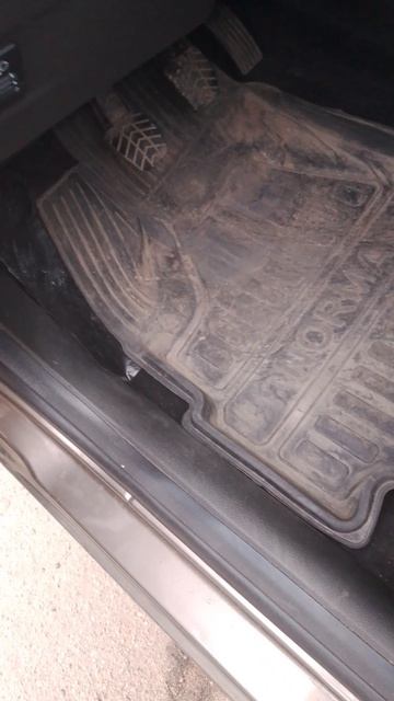 И все же коврики от 2107 на ладу Весту вполне  хороши!)