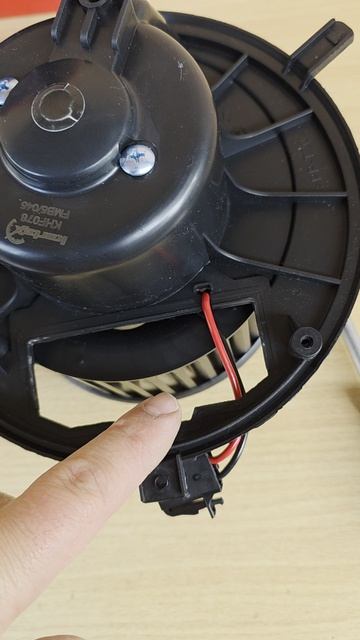 Замена моторчика печки Skoda Octavia A5 FL на моторчик отопителя фирмы KORTEX.