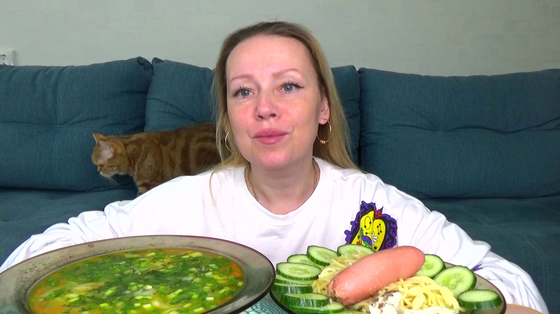Мукбанг от Яновны суп куриный с зеленью макароны с сосисками, овощи. Еда вкуснота