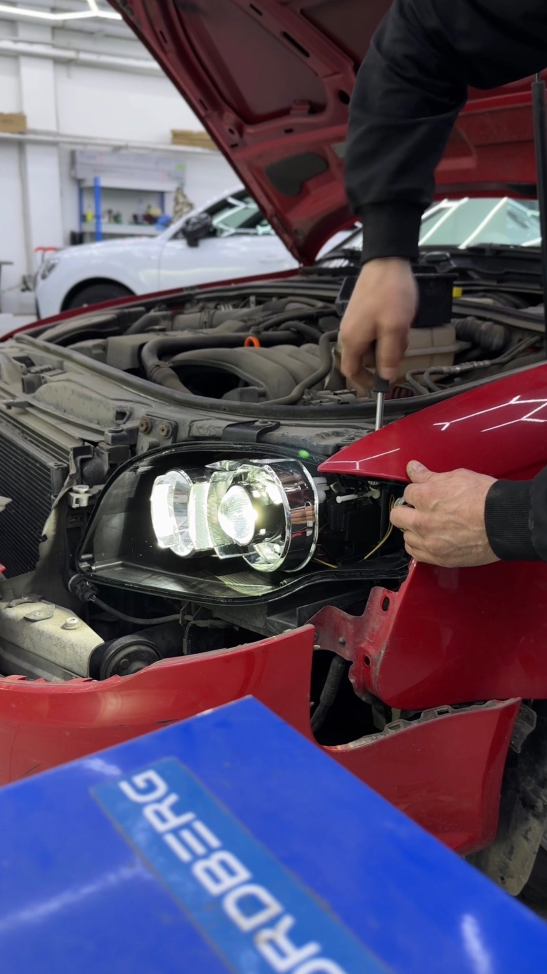 Ремонт корпуса фары, дооснащение света - Audi A4