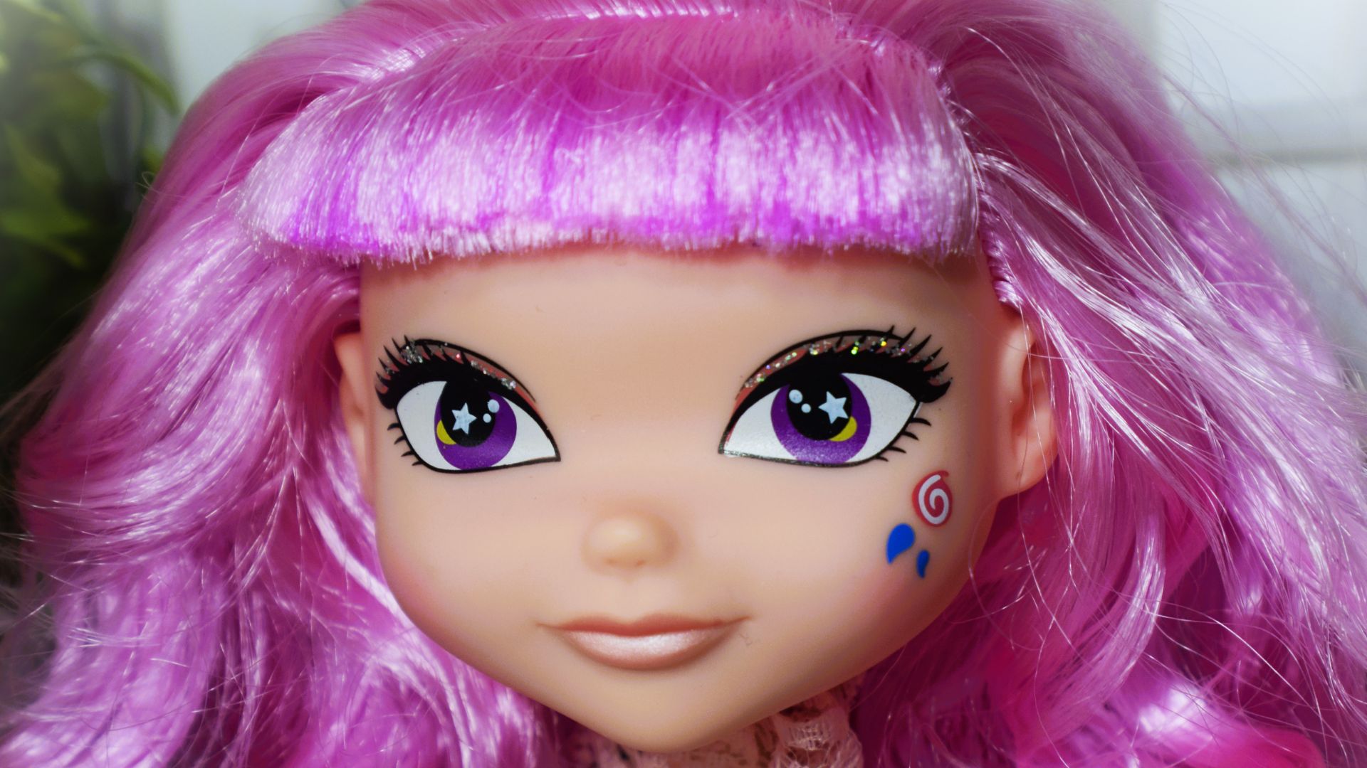 Яркие куклы с цветными волосами