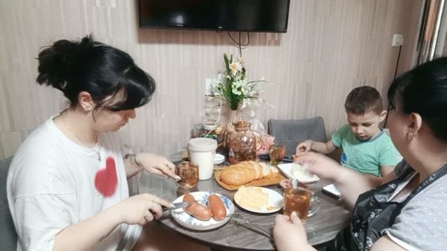 всем доброе утро.завтракаем ☕ и вас приглашаем к нам ха стол.