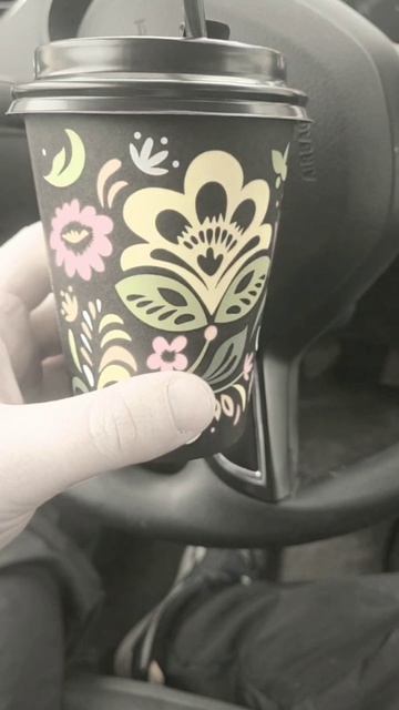 В видео трэк 
2.Вайт Блэки - на час 🕑 
Альбом : Сам ты Наташа ч.1 
Скоро ...
#кофе #машина #музыка