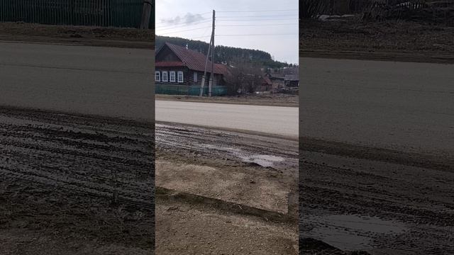 I walk to the shop 1000007577.mp4