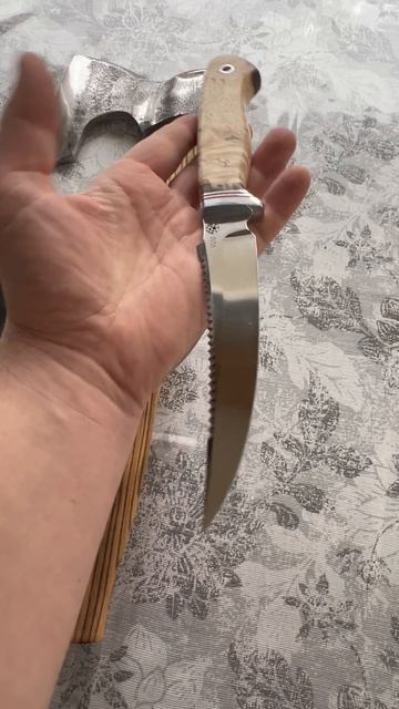 Топор и нож незаменимый помощник в быту