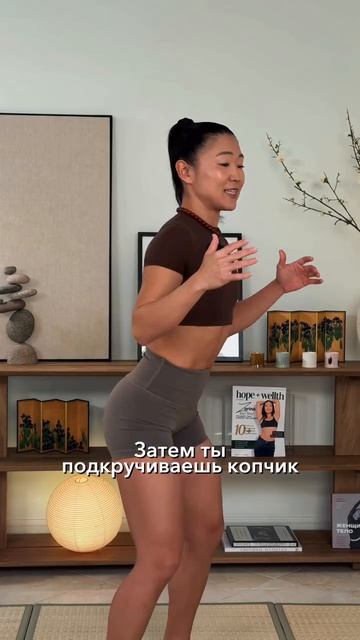 Вываливается живот