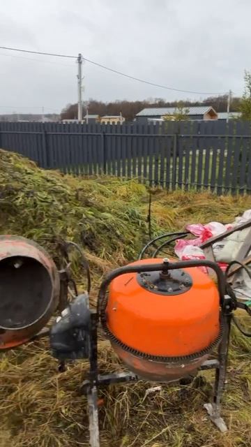 Вопрос к бывалым строителям, мусор сейчас вывезти или ждать окончание работ? Землю тоже увозить?