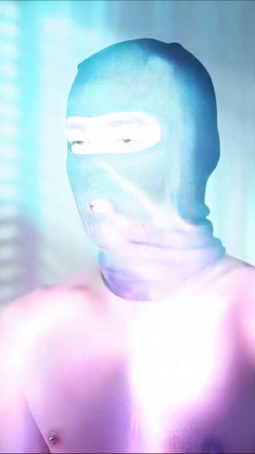 Тайна в тени: загадочный человек в маске #драма #мистика #напряжение