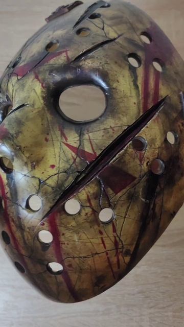 Маска Джейсона Вурхиза из Пятницы 13-е