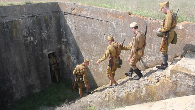 Фрагмент работы реконструкторов к 9-му Мая.Крым,Батарея 29-бис