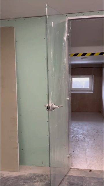 Цельностеклянные двери