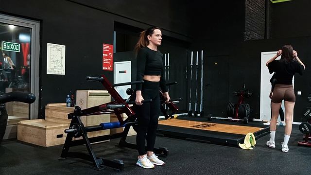 Мёртвая тяга в тренажере