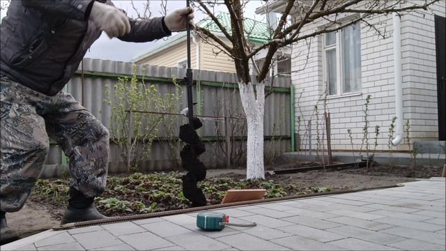 Ледобур,ямки под столбики.