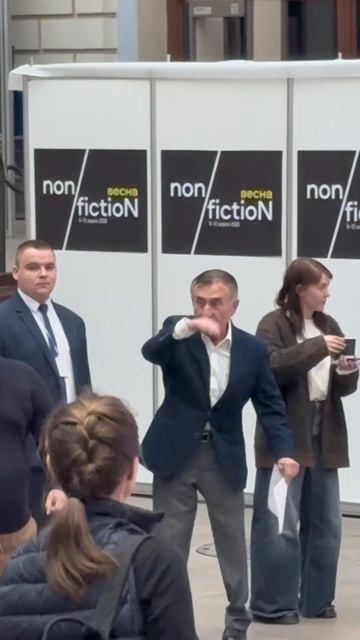 Не убегай, на стенде Бомборы скидка 25% на все книги!