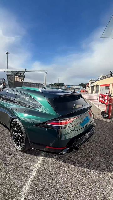 Genesis G90 Wingback