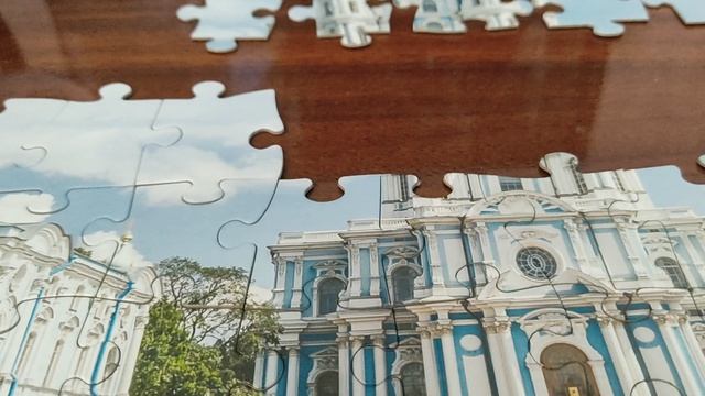 собираю пазлы.