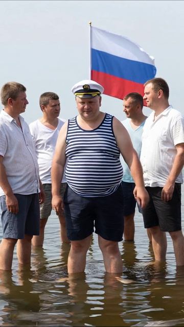 Русские мужчины на отдыхе у воды #лето #друзья #Россия