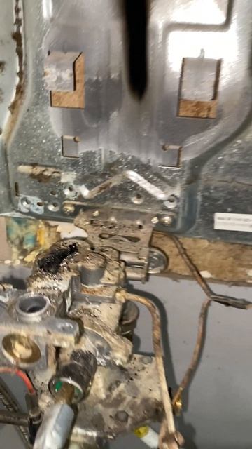 Прочистка газовой колонки от сажи