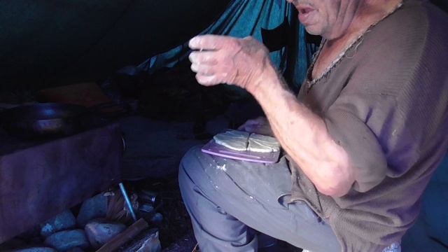 Ландорики и лепёшки на масле  в таёжных условиях .Легко и просто