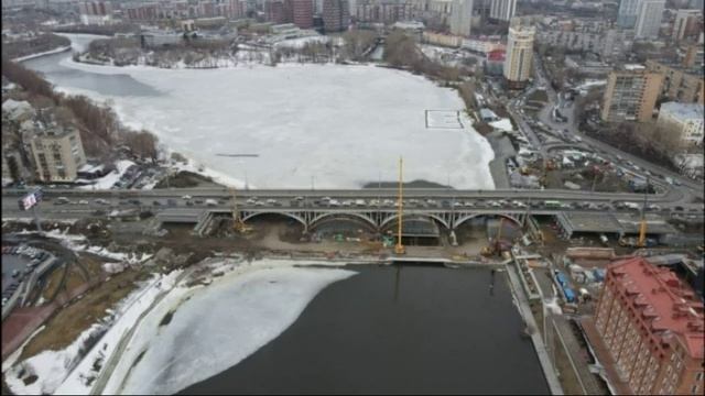 Небес не выронит экран