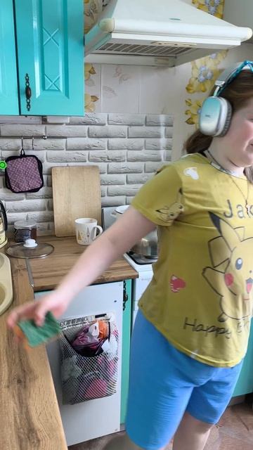 А почему это Варя не должна? 🤔