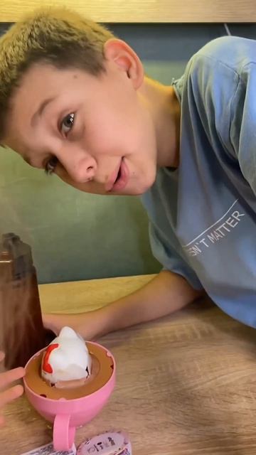 Неожиданно: Хеллоу Китти из чашки #прикол #игрушки #дети #сквиш