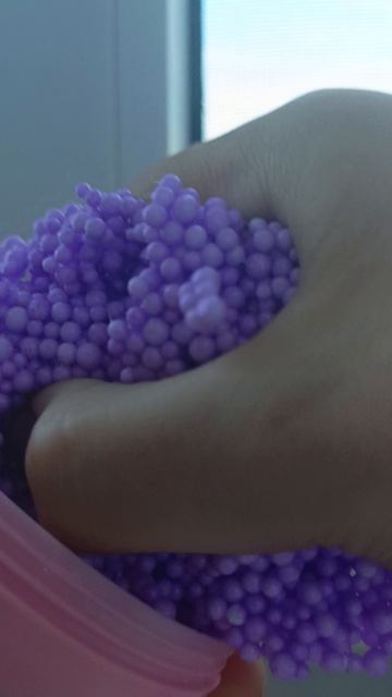 шариковый пластилин.