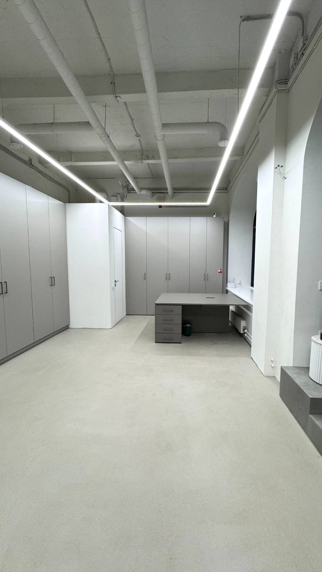 Покраска стен и потолков в шоуруме — это целое искусство в качестве обновления интерьера.