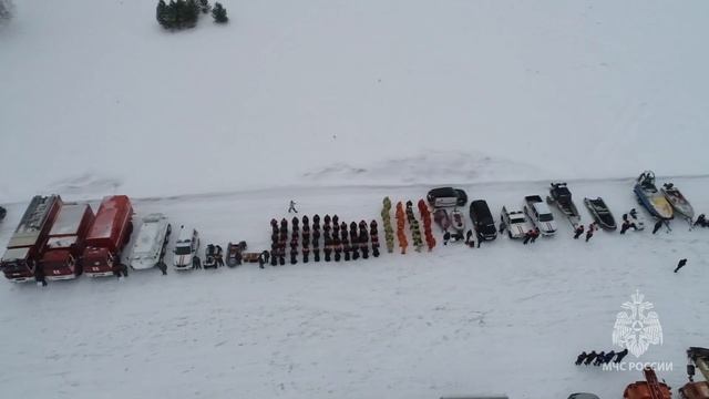 Героями не рождаются, героями становятся в МЧС России. Твой выбор — спасать жизни!