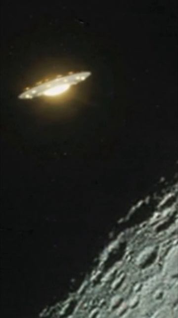 НЛО пролетело рядом с с астранавтами которые пролетал луну #луна #ракета #рутуб