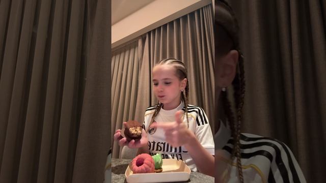 Мукбанг)) ПРОБУЕМ КОРПУСНЫЕ ДЕСЕРТЫ😋