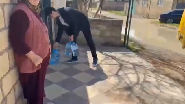 🚰 Студенты доставили бутилированную воду