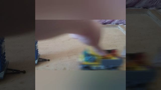 Обзор на желтый грузовик от Lego City.