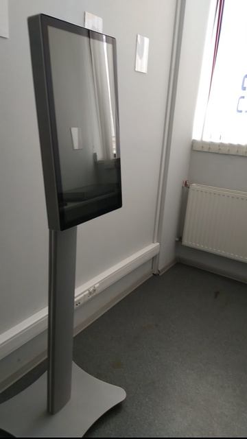 Сенсорный киоск TS-Line TL2794 на высокой стойке