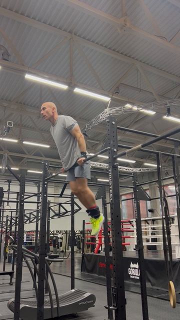 Выходы на турнике 2ой круг из 4/4