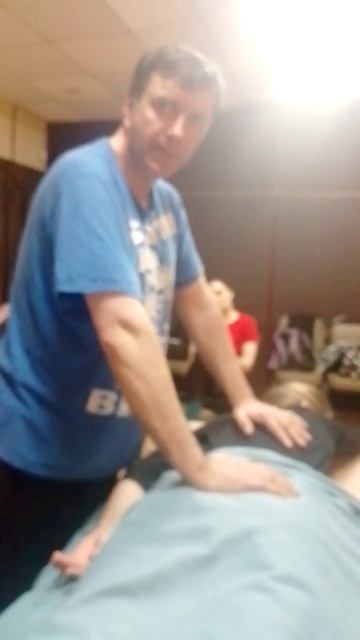 Обдавливание руки в массаже