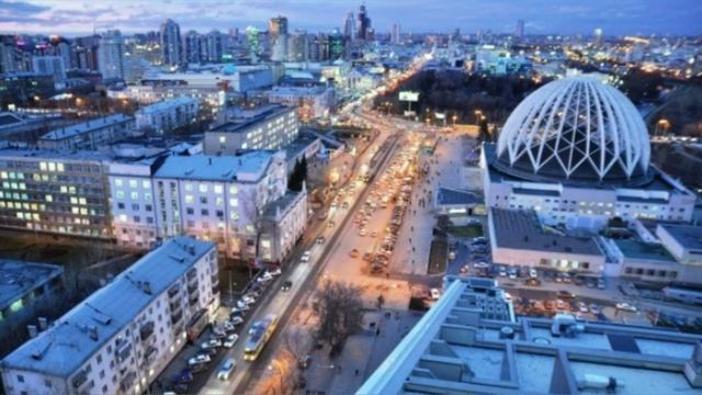 Дремлет город