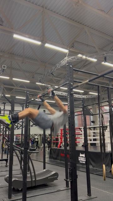 Выходы на турнике 4ый круг из 4/4, 5 раз