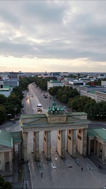 Бранденбургские ворота: символ Берлина #Берлин #архитектура #путешествия