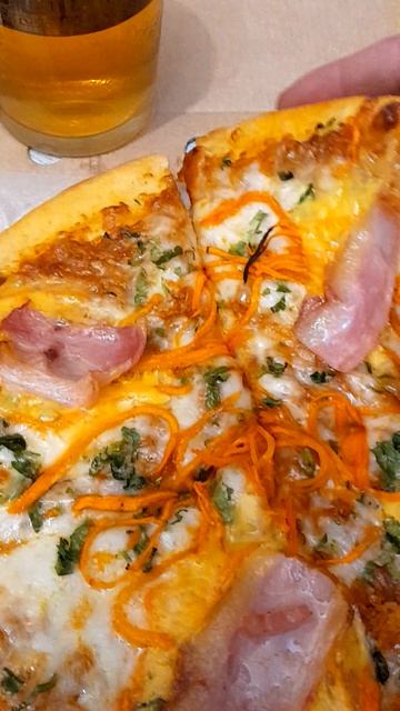 Заказал пиццу к пиву.mp4