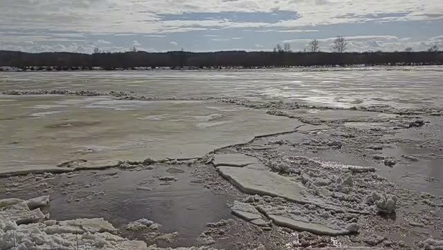 Видео 3. Ледоход на реке Вятке. 04.04.2026 года. (Продолжение.)