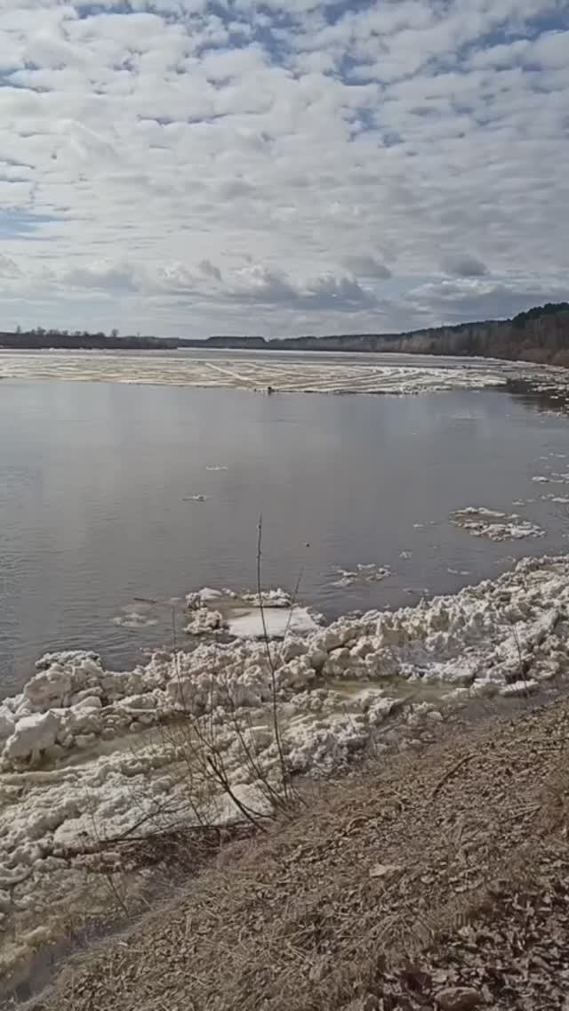 Видеоролик 3. Ледоход на реке Вятке. 04.04.2026 года. (Продолжение.)