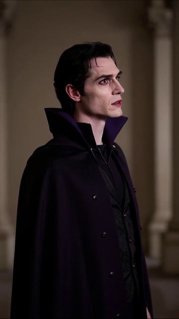 Загадочный вампир в мрачном замке #вампир #мистика #жуть