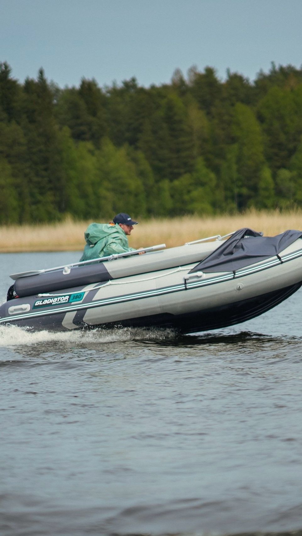 Идеальный баланс в семье: муж на рыбалке, жена в салоне, дети у бабушки😌