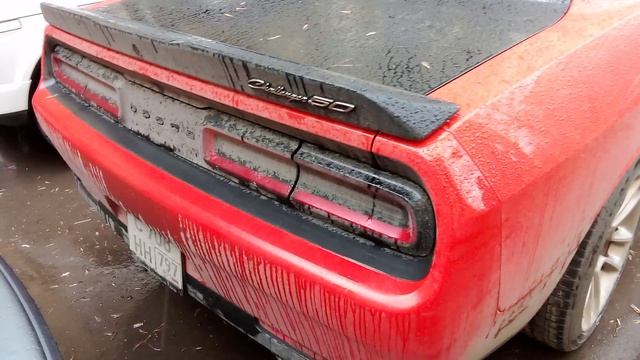 Шикарный гоночный автомобиль Додж Челленджер. Очень интересный видос.